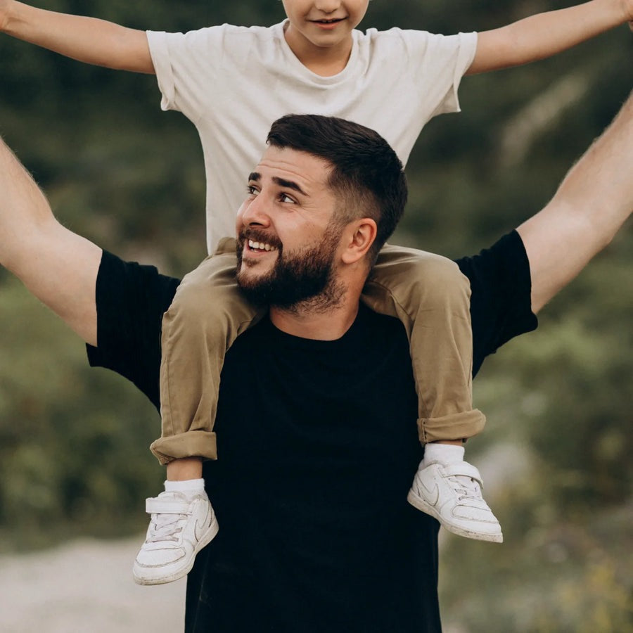 Benutzerdefiniertes Mama-Sweatshirt mit bestickten Ärmeln und Kindernamen HCMD0264