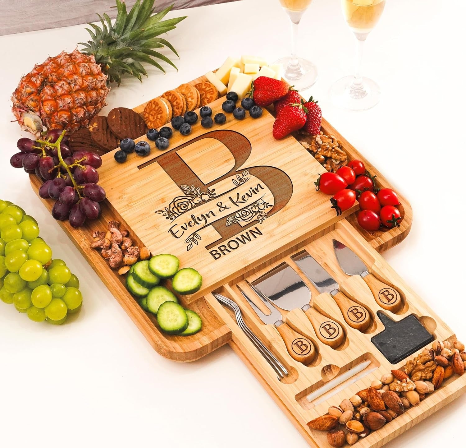 Personalisiertes Charcuterie Board Geschenkset Benutzerdefiniertes großes Käsebrett Weihnachtsgeschenk HCMD0226 