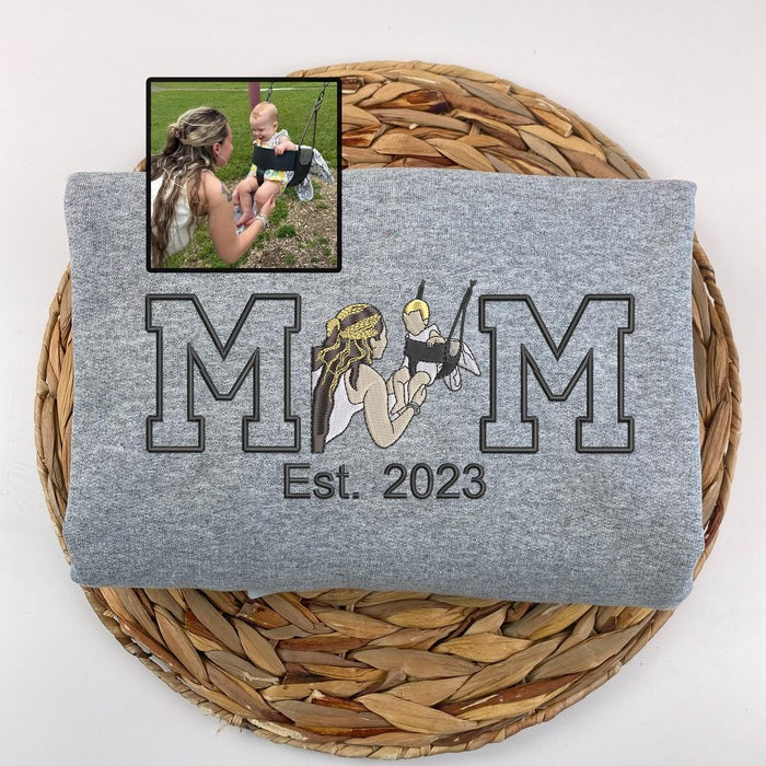Benutzerdefiniertes Mama-Sweatshirt mit bestickten Ärmeln und Kindernamen HCMD0265 