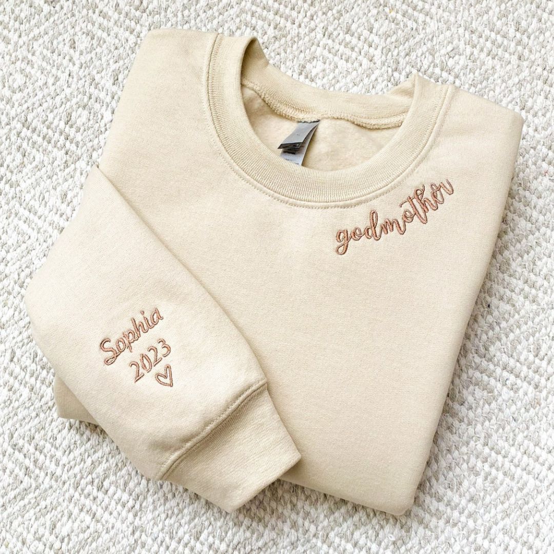 Custom I Wear My Heart On My Collar Mama Sweatshirt with Kids Name on Sleeve CEMS1109